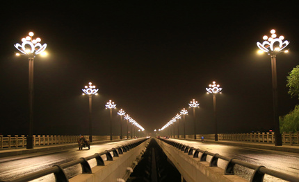 “龍圖騰”綻放洛陽(yáng)龍門(mén)石窟華夏文化之“光”