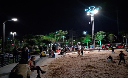 這個公園的智慧路燈，不只是廣場舞大媽的福音