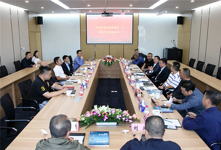 001 聽取華體科技關(guān)于智慧路燈的匯報(bào)