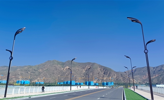 西寧南川，一路生“花”