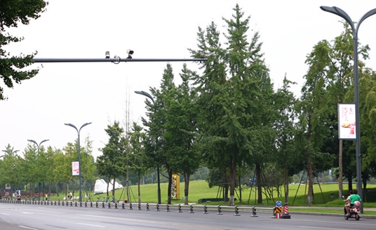 速來(lái)?yè)屛唬↑S金地段！華體戶外廣告屏正在火熱招商中→