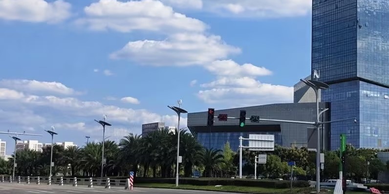 新能源“風(fēng)光無限”！華體風(fēng)光儲充一體化解決方案“碳”尋未來“源動力”