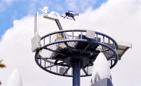 看！綿陽科技城新區(qū)的路燈上建了座“機(jī)場”